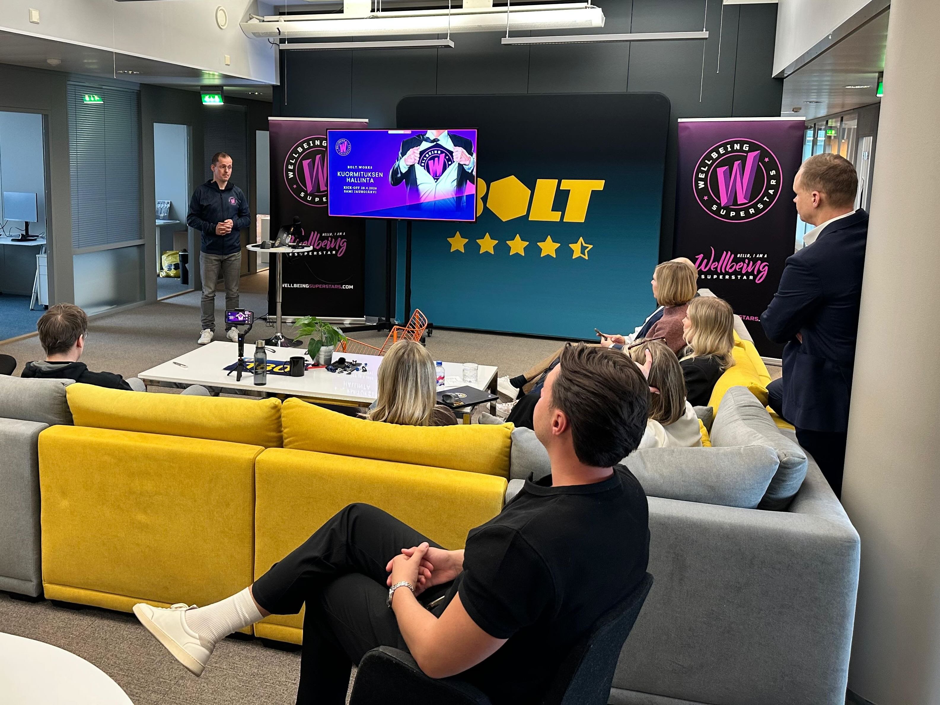 Bolt.Worksin valmennukset on toteutettu hybridi-ratkaisuna, missä valmennus on pidetty fyysisesti yhdessä paikassa ja muu henkilöstö on osallistunut etänä.